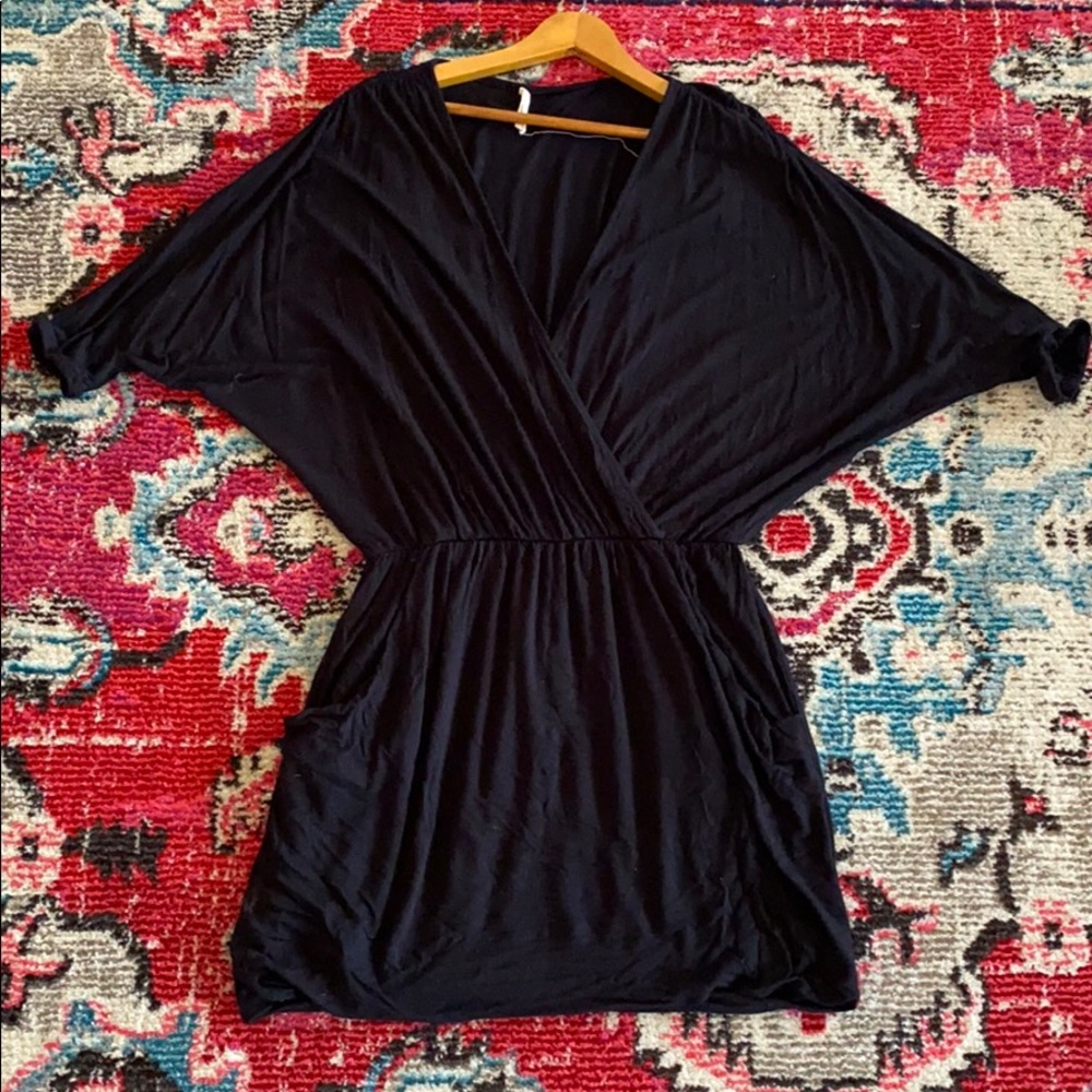 🟣3 for $25🟣 black crossover dress with pockets